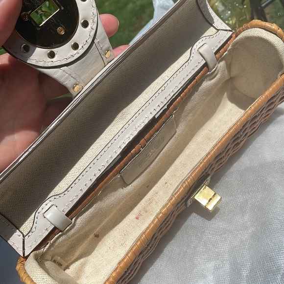 Michael Kors clutch. Woven. With twist lock. - Picture 17 of 17